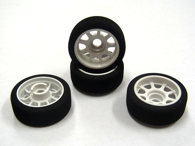 MINI-Z用接着整形済みタイヤ（ダブルホワイト・硬度30度）：セミワイド（9.5mm）：オフセット0mm